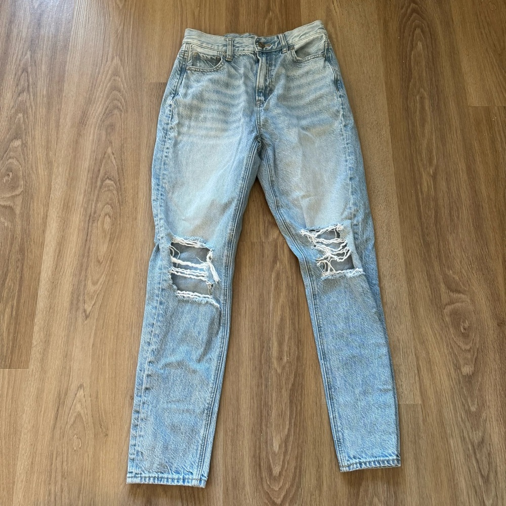 American Eagle Light Wash Distressed Jeans